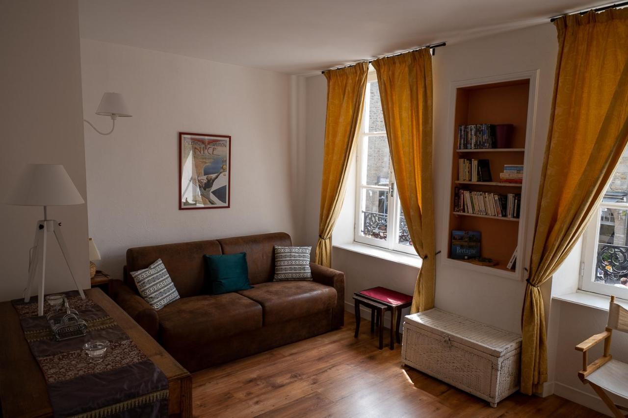 Appartement Place Des Cordeliers Dinan Esterno foto